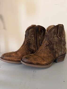 Circle G Distressed Brown Western Ankle Boots